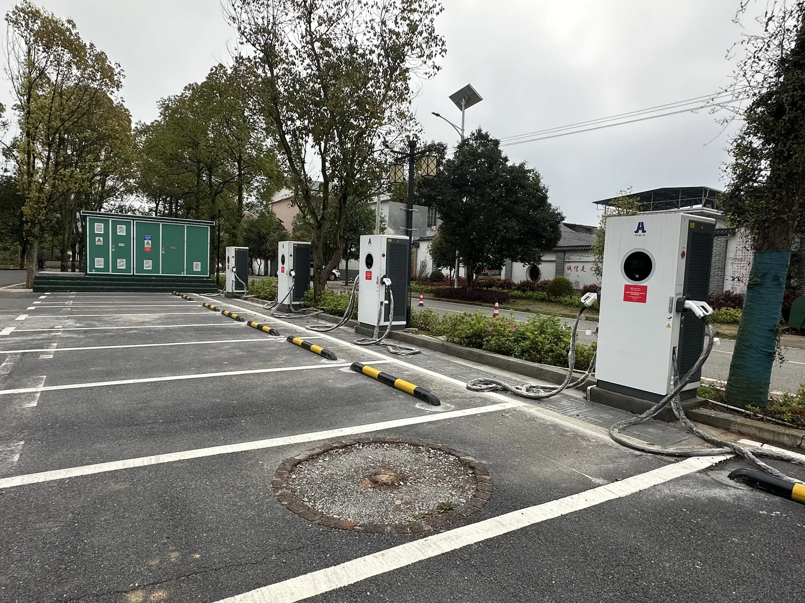 Four HG Power 400 kW heavy-duty charging units installed in Chenzhou, Hunan
